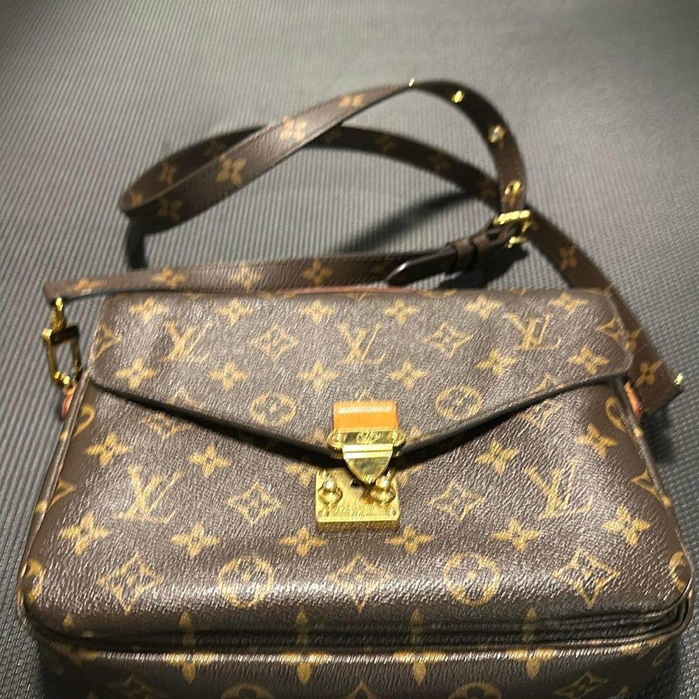 Louis Vuitton Pochette Metis Mm Monogram Handbag Leather Brown